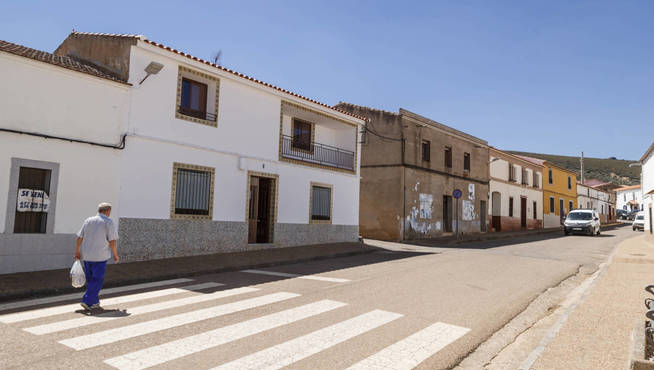 puerto-hurraco-en-agosto-pablo-garcia-y-baldesca-samper