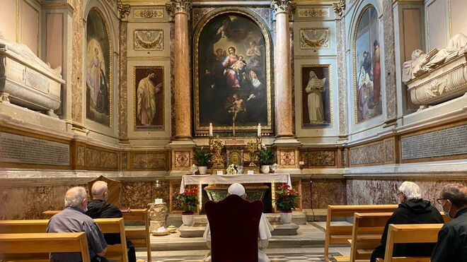 El Papa vuelve a salir del Vaticano par rezar ante la tumba de Santa Mónica