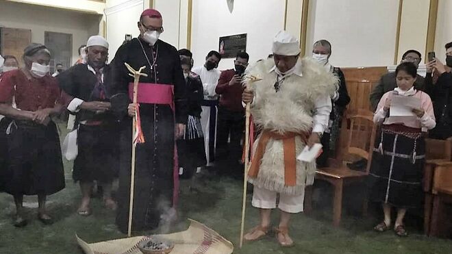 Solemnes ritos tzeltales-tzotziles en la recepción del obispo auxiliar de san Cristóbal