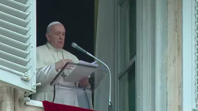 El Papa, desde su ventana
