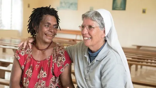 La hermana Jenal en su proyecto en Papúa Nueva Guinea