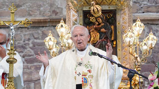 El cardenal Cañizares preside la misa de campaña