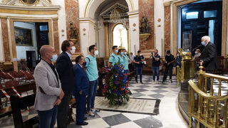 Ofrenda de flores del Levante UD a la Virgen de los Desamparados