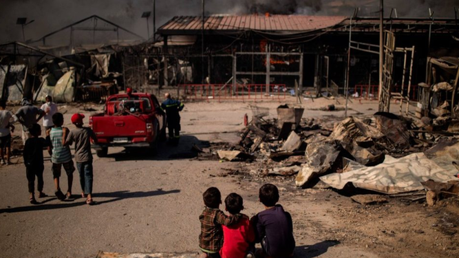 El campamento de refugiados de Moria, calcinado