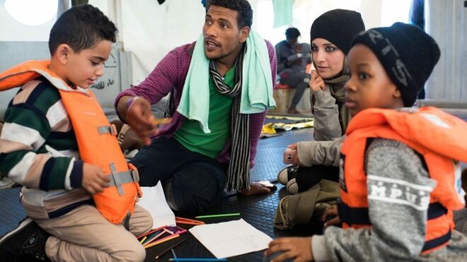 Familia de migrantes en Lampedusa