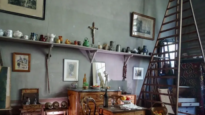 Crucifijo en el taller de pintura de P. Cézanne. Casa-museo del pintor
