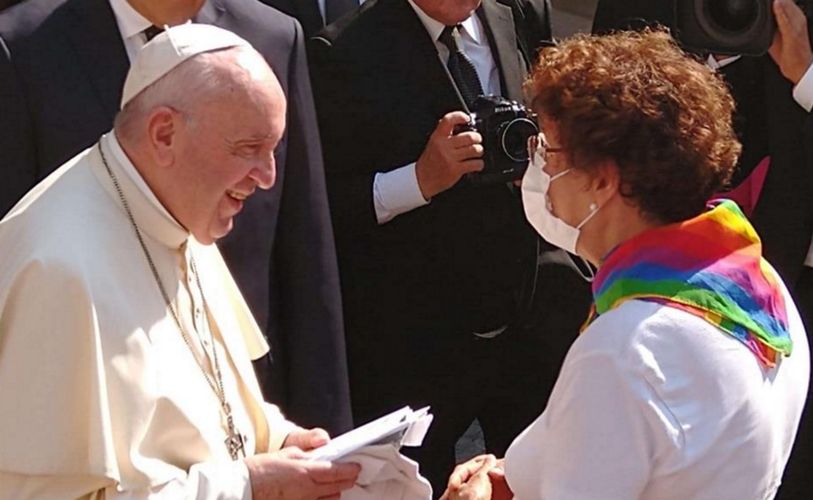 Francisco, a padres de homosexuales: "La Iglesia ama a vuestros hijos tal como son, porque son hijos de Dios"