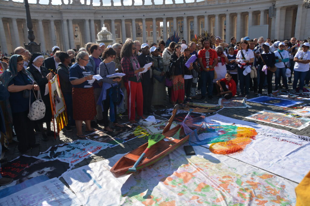 Las canoas en el Vaticano