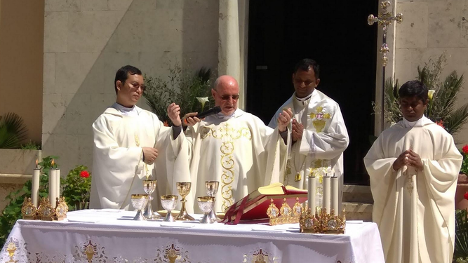 Carlos del Valle celebrando en el colegio