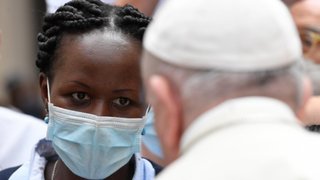 El Papa escucha a una mujer