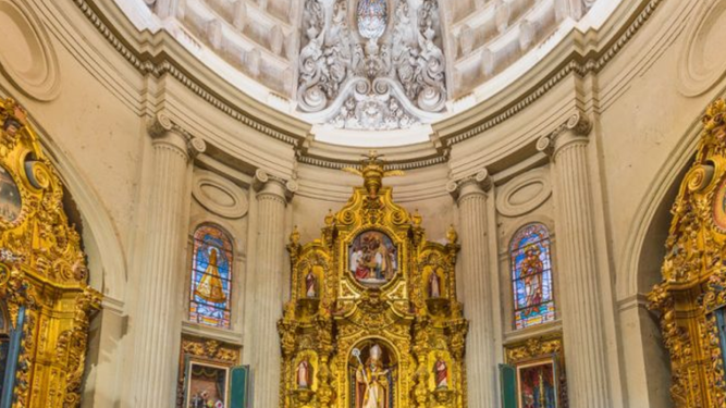 Capilla con retablo en la catedral de Guadix