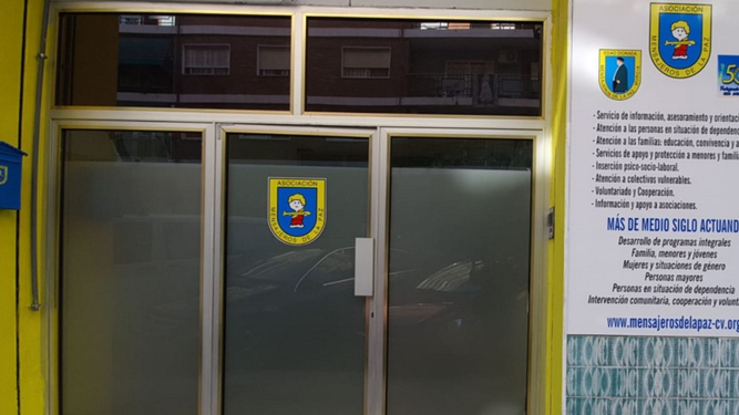 Exterior del nuevo centro. Mensajeros de la Paz