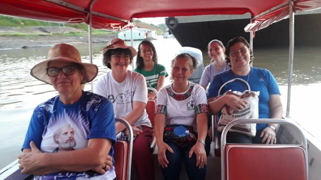 Religiosas en misión en la Amazonía