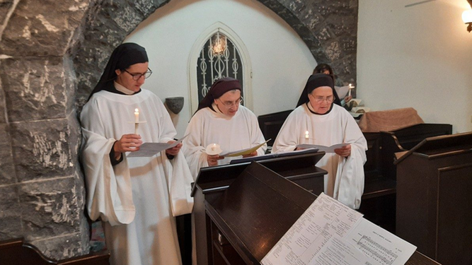 Las monjas de la comunidad trapense en Siria, en oración