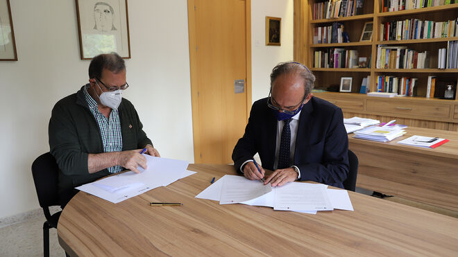 Firma de convenio entre la Universidad Loyola y los Trinitarios