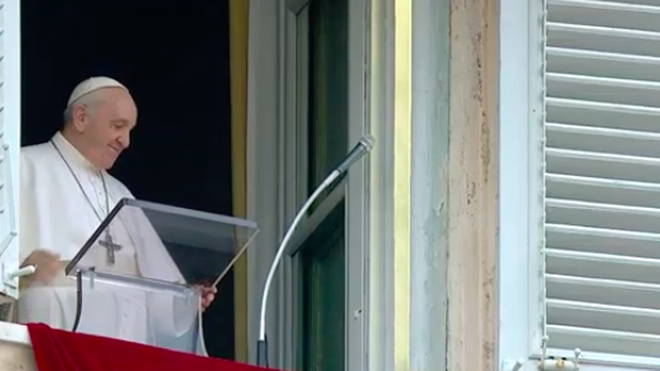 El Papa reivindica un mayor protagonismo de las mujeres, "sin caer en los clericalismos que arruinan el rostro de la Iglesia"