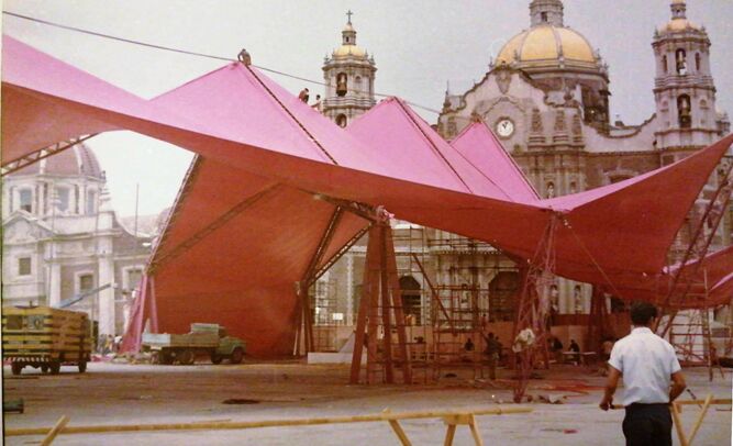 Basílica efímera. Embrión del moderno recinto.
