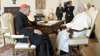El Papa Francisco recibe al Cardenal Pell