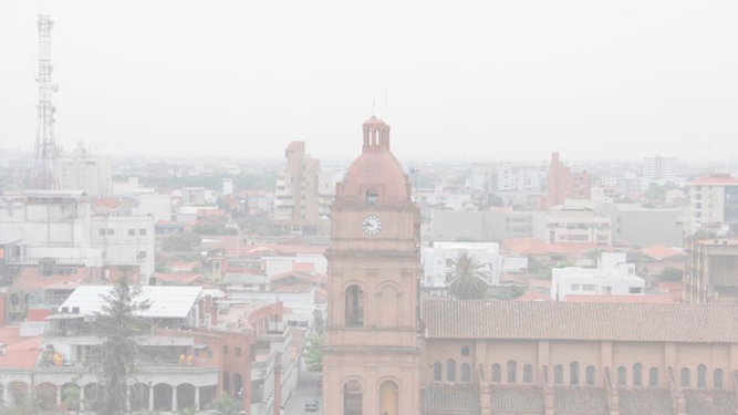 Nube de humo procedente de los incendios en Santa Cruz