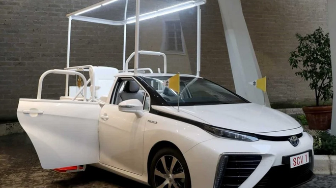 El Toyota Mirai donado al Vaticano