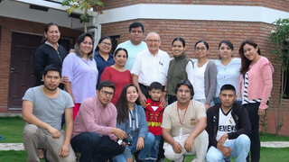 Castellanos (en el centro), en Bolivia