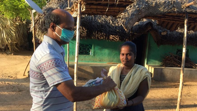 El padre Cyril y la realidad de las mujeres indias