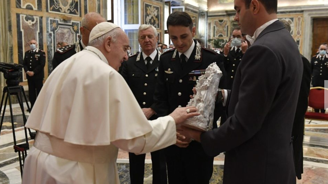 El Papa y los Carabineros
