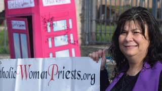 La presbítera Christina Moreira