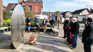Minuto de silencio en la 'Estela de la fraternidad' de Rouen