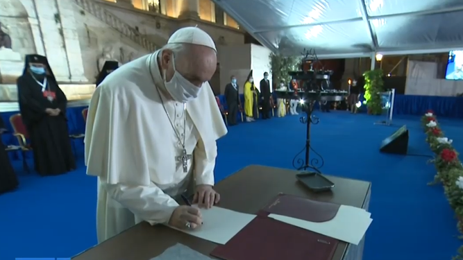 El Papa firma el llamamiento por la paz