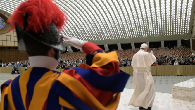 El Papa se despide en la audiencia