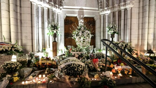 Flores en la iglesia de Notre-Dame de Niza