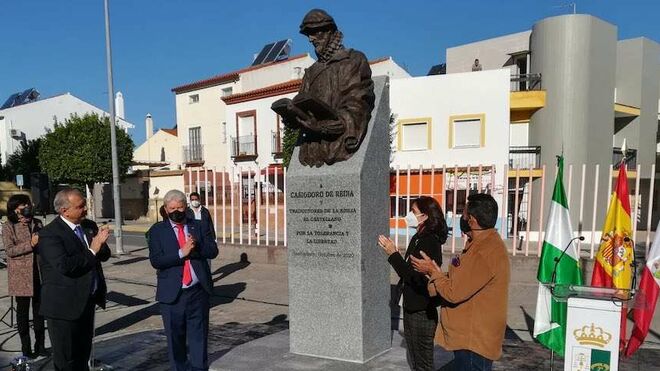 Inauguran estatua a Casiodoro de Reina donde fue quemado en efigie