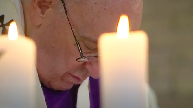 Francisco, en oración