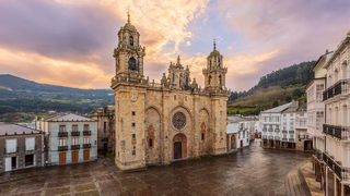 Mondoñedo, 'la catedral arrodillada'