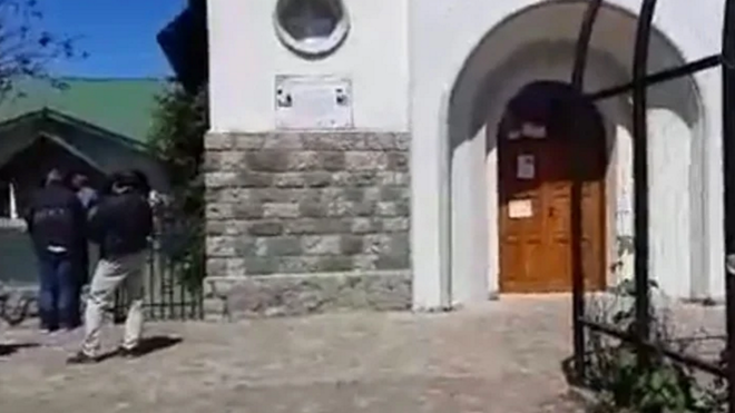 Iglesia tomada para reclamar la devolución de las tierras