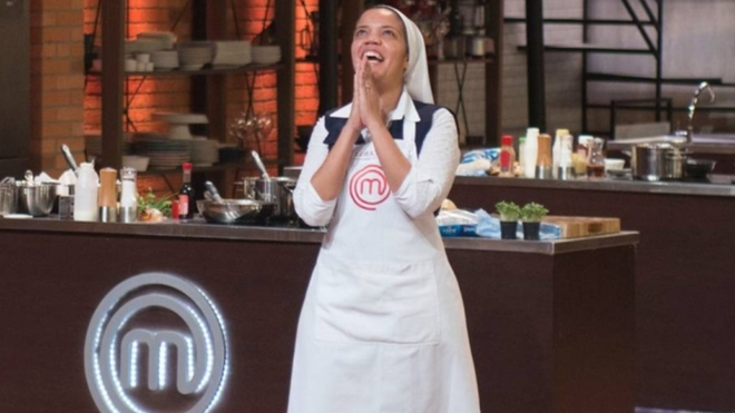 Lorayne C. Tinti, monja concursante en Master Chef Brasil