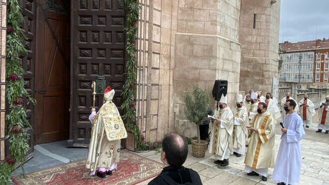 Fidel Harráez abre la Puerta del Perdón inaugurando el Año Jubilar de la ciudad