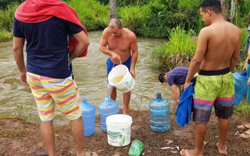 Cargando agua Amapá