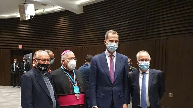 Monseñor Nicolás Castellanos, Monseñor Jesús Juárez, S.M. el Rey Don Felipe VI de Borbón y el Cónsul Honorario de España en Sucre, Luis Pedro Rodríguez.