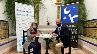 Gabriel Pérez Alcalá, y Cristina Heeren firman el convenio de colaboración