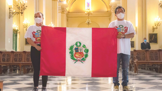 Jóvenes homenajean a los estudiantes asesinados en las protestas pacíficas de Perú