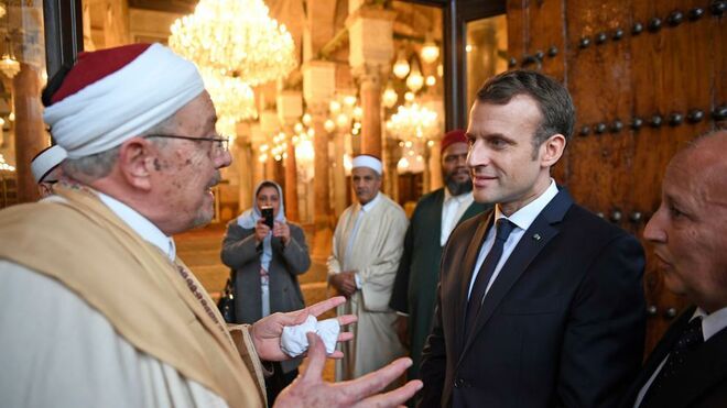 Macron y los musulmanes franceses acuerdan crear un 'Consejo de Imanes' para controlar la radicalización