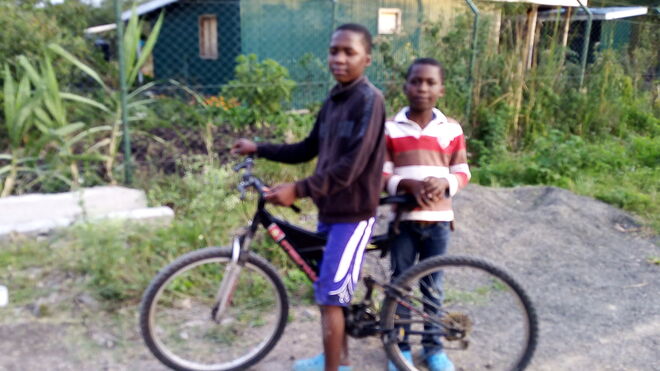 El niño de la bicicleta y mi amigo en la uci