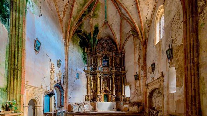Los fieles consiguen 'salvar' la torre del campanario de la iglesia de Fuenteodra