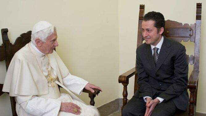 Paolo Gabriele, junto a Benedicto XVI