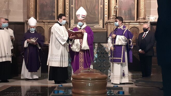 Omella, en el funeral de Damián Iguacén
