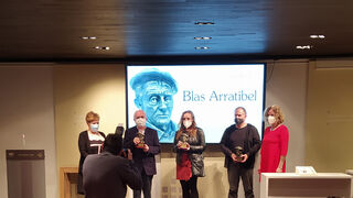 La Diputación Foral de Álava reconoce al misionero Peli Romarategui su trayectoria artística