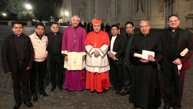Arizmendi con sacerdotes mexicanos