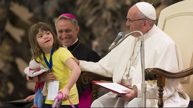 El Papa y una niña